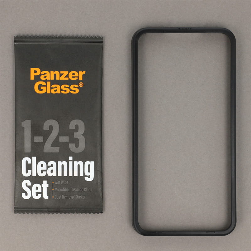 Szkło hartowane PanzerGlass Aluminum Frame Ultra-Wide Fit do Apple iPhone 16 Pro Max z czarną ramką